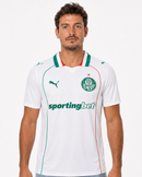 Modelo masculino com Camisa Palmeiras Away 2026, frente aproximada